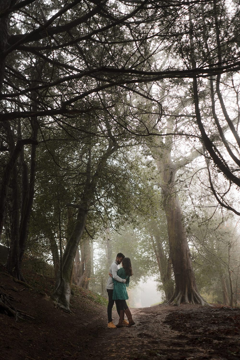 moody winter engagement photography in the Cotswolds
