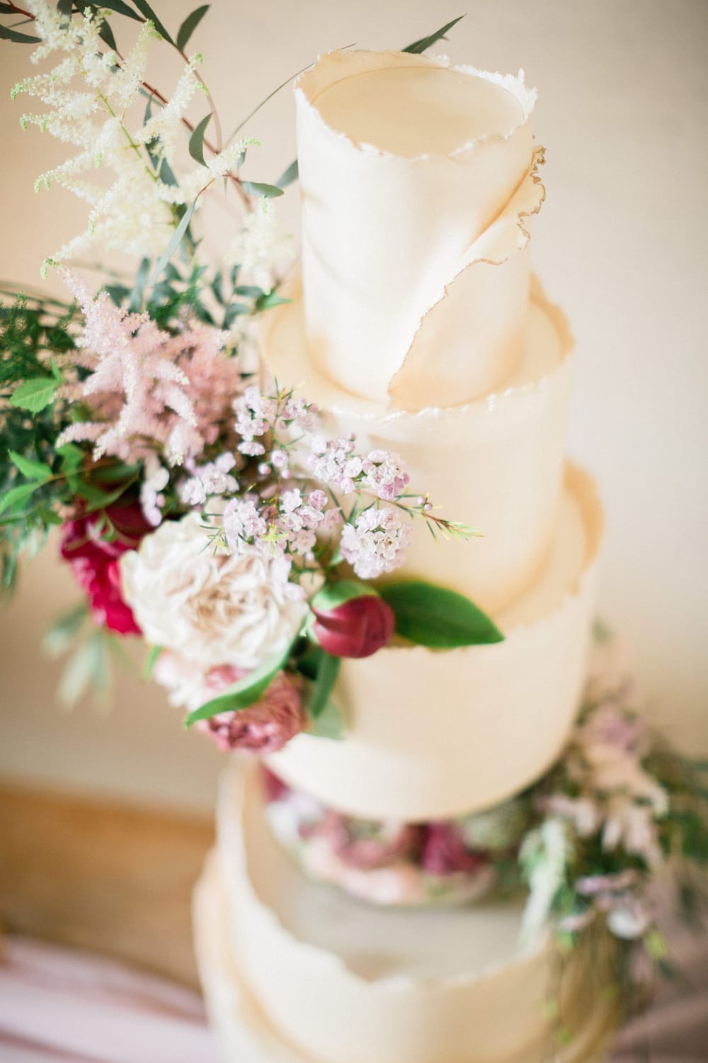 fresh flowers wedding cake Euridge Manor photography 